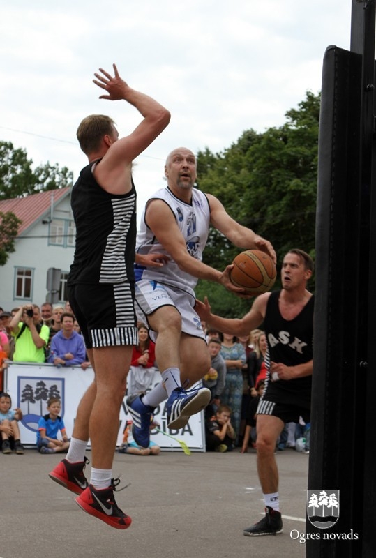Basketbola spēle "Prezidents pret prezidentu" Ogres pilsētas svētkos