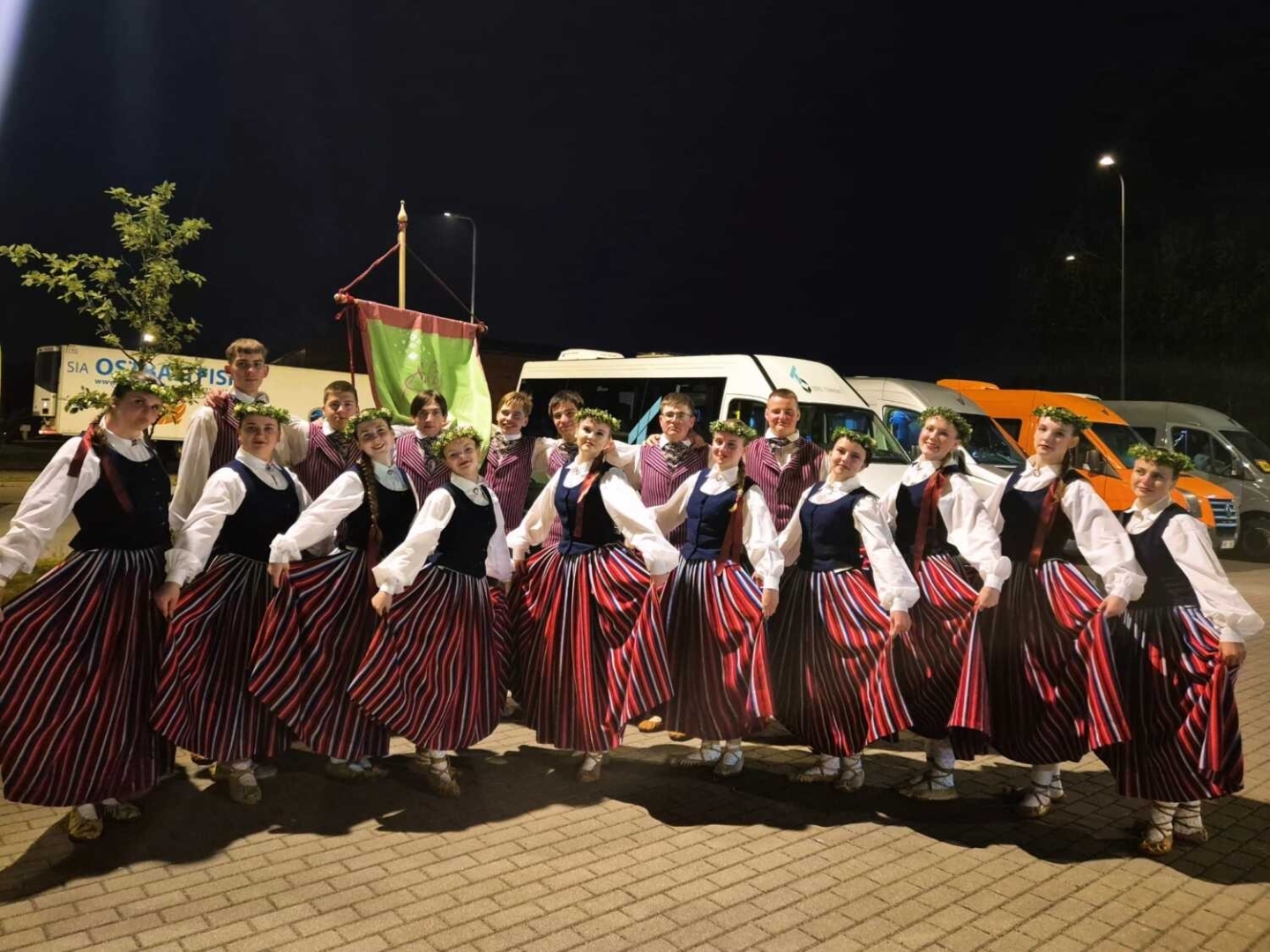 Profesionālās izglītības kompetences centra Ogres tehnikums jauniešu deju kolektīvs "Solis"