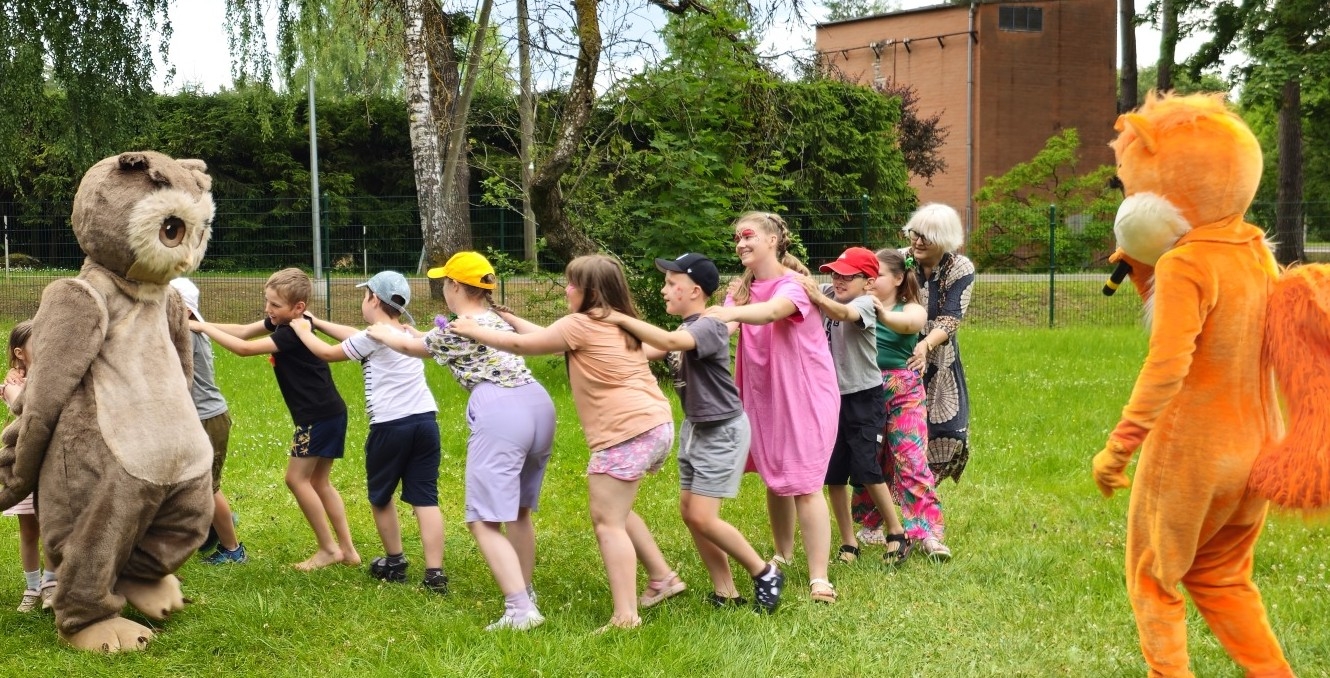 Projekts “Es un daba” – vasara, kas iedvesmo, māca un vieno. Rotaļas ar animatoriem