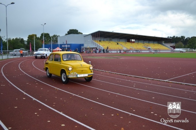 Retro auto Ogrē