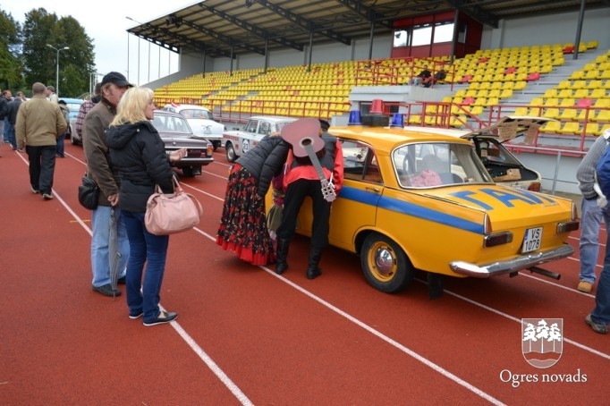 Retro auto Ogrē