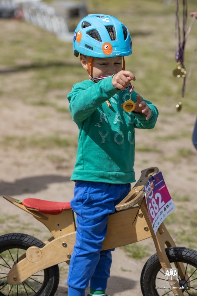 Ar ļoti kuplu dalībnieku skaitu aizvadīts Ikšķiles MTB velobrauciens