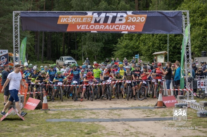 Ar ļoti kuplu dalībnieku skaitu aizvadīts Ikšķiles MTB velobrauciens