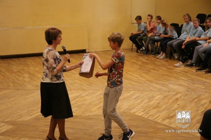 Novada skolēni piedalās konkursā “Esam droši uz ielas”