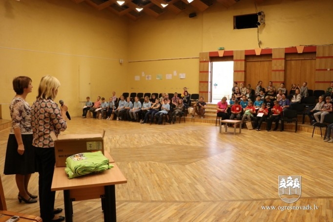 Novada skolēni piedalās konkursā “Esam droši uz ielas”