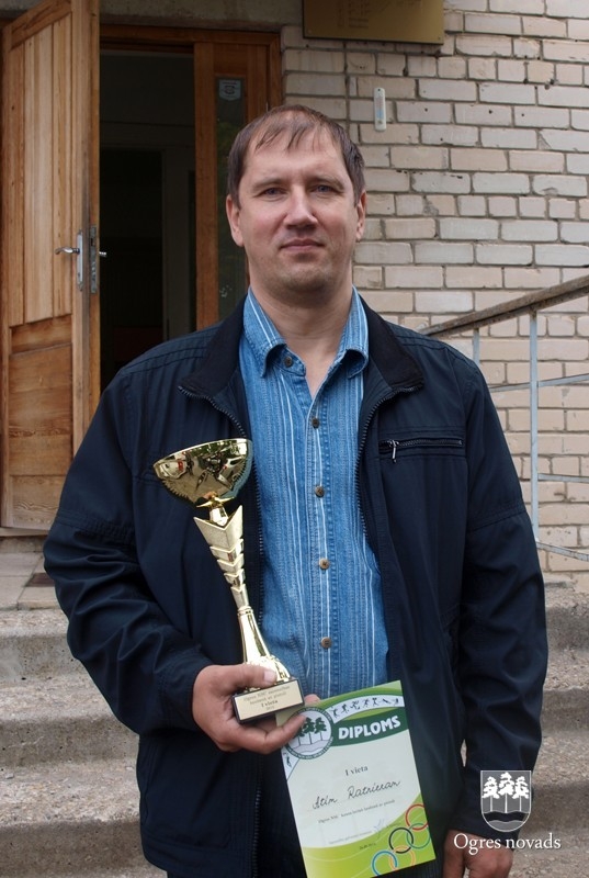 Šaušanā ar pistoli kausus izcīna Ratnieks, Roņins un Birze