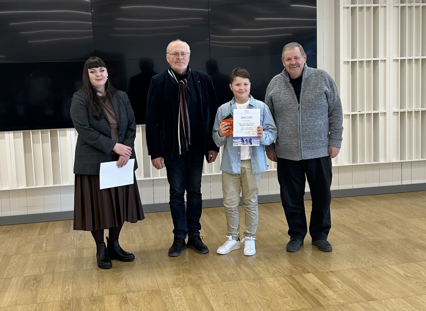 Ogres novada skolēnu skatuves runas konkursa 1. kārta (2. posms) žūrija un skolnieks