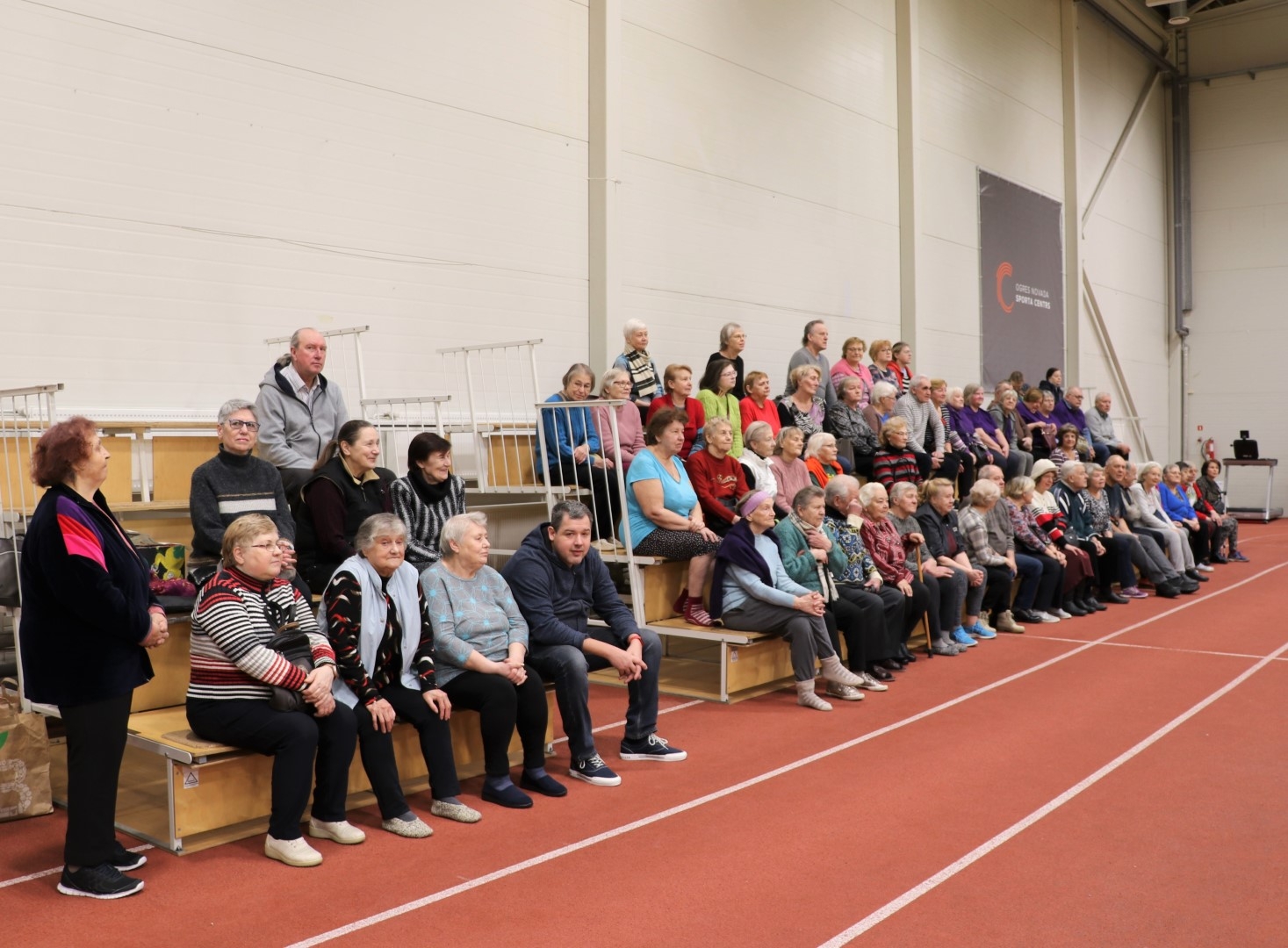 Ogres Invalīdu biedrības un Ogres Pensionāru biedrības aktīvie dalībnieki piedalās Sporta dienā