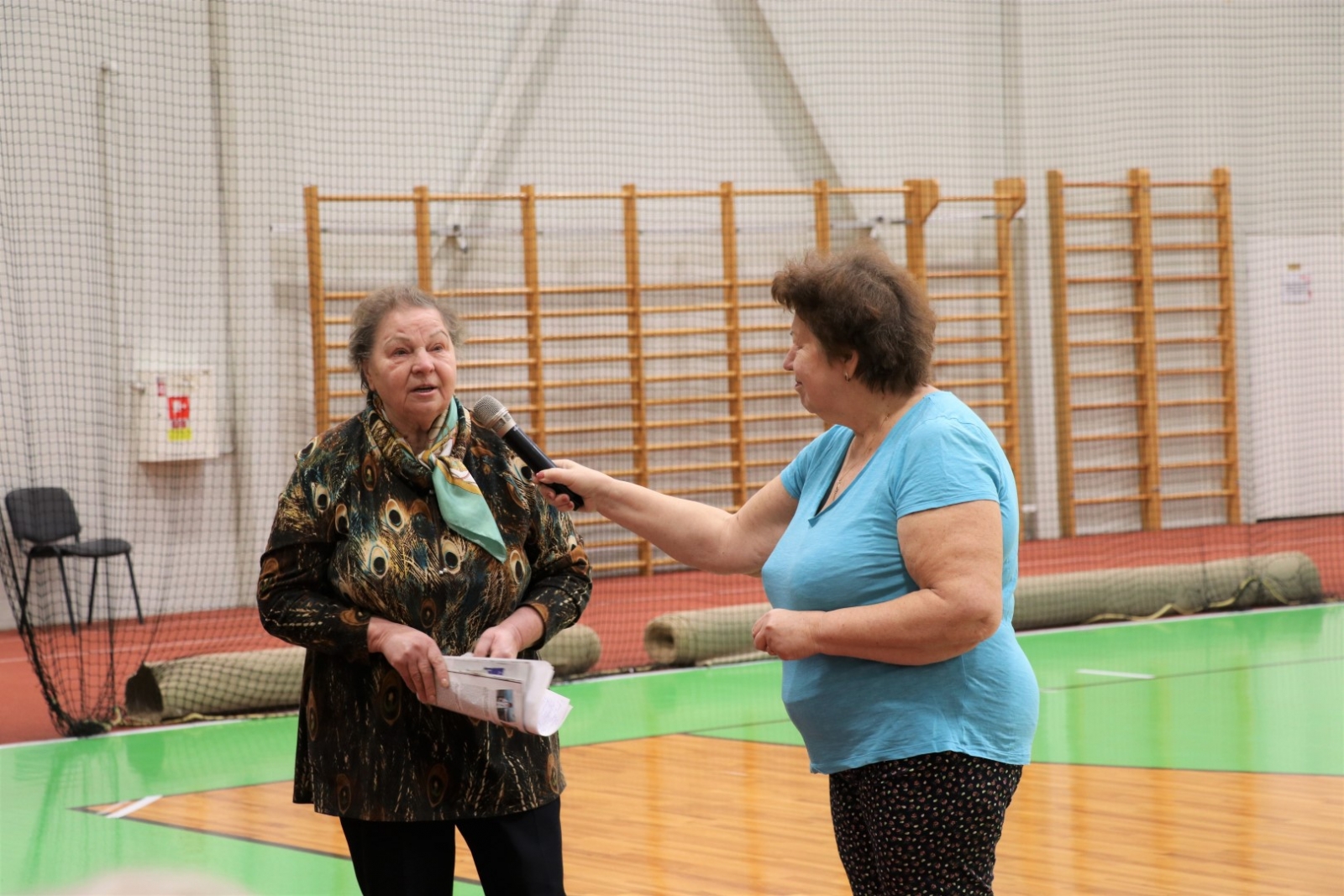 Ogres Invalīdu biedrības un Ogres Pensionāru biedrības aktīvie dalībnieki piedalās Sporta dienā