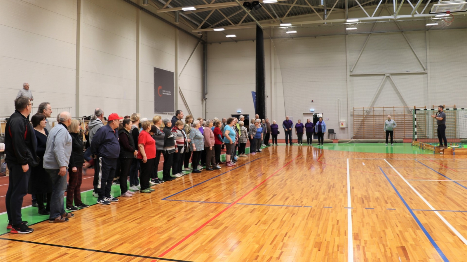 Ogres Invalīdu biedrības un Ogres Pensionāru biedrības aktīvie dalībnieki piedalās Sporta dienā