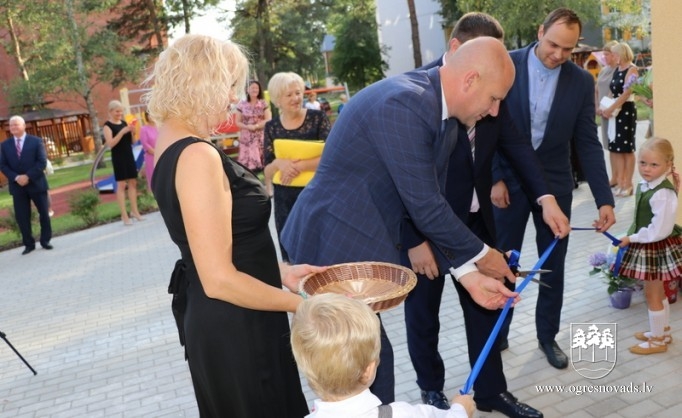 Svinīgi atklāta bērnudārza ēka Parka ielā 1