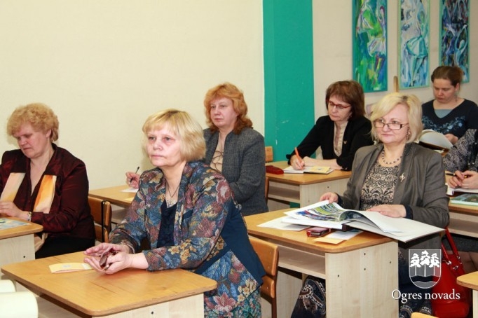 Novada skolu direktoru vietnieki tiekas Suntažos (foto: Andris Linde un Dita Barkāne)