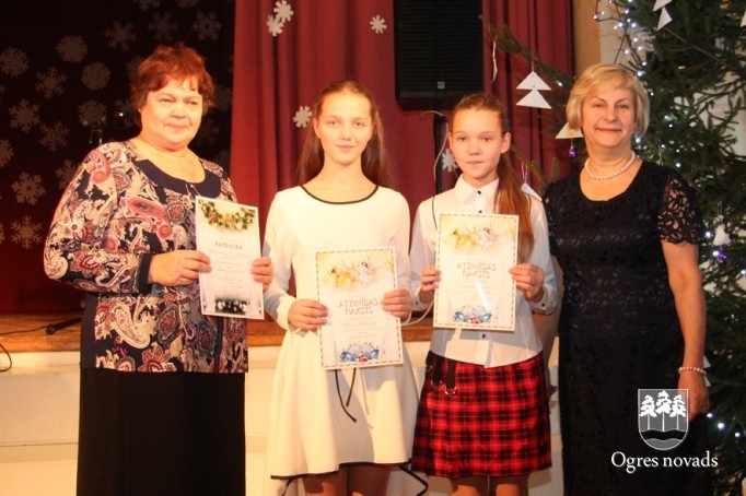 Suntažos apbalvo sekmīgākos skolēnus
