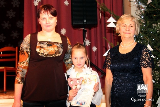 Suntažos apbalvo sekmīgākos skolēnus