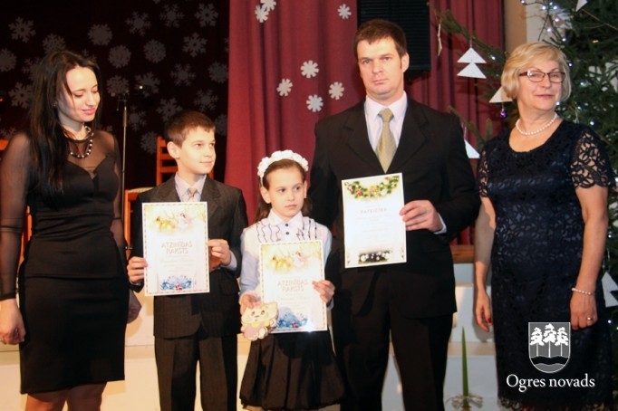 Suntažos apbalvo sekmīgākos skolēnus