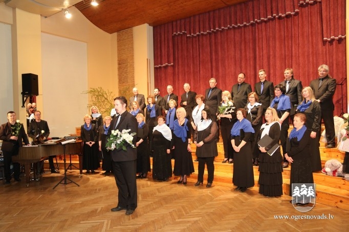 Koris “Suntaži” uzstājas ar jaunu šūpuļdziesmu programmu