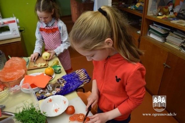 Ķeipenes pamatskolā noticis konkurss “Supermeitene 2019”