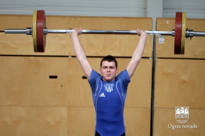 Ogres svarcēlājiem trīs Latvijas čempionu tituli