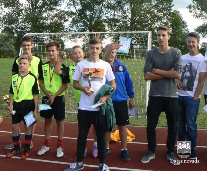 Taurupē futbola karaļu godā lēdmanieši un ogresgalieši