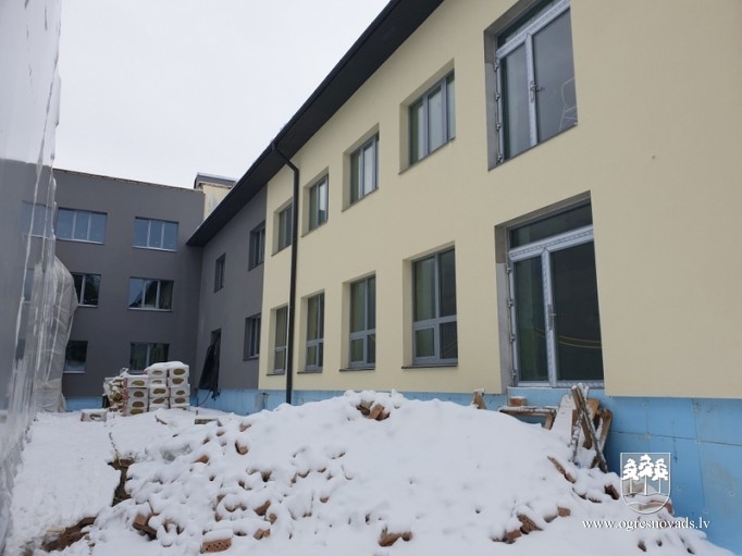 Ēkā Upes prospektā 16 darbi turpinās arī ziemā