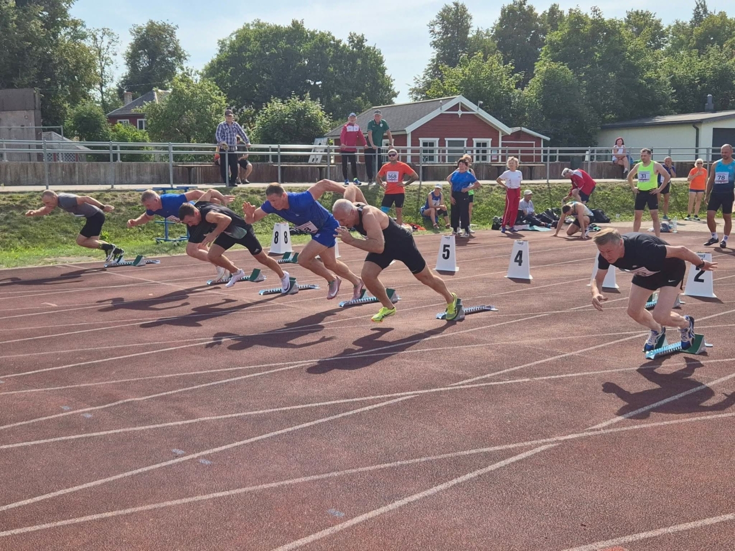 15. augustā Saldū notika 12. Latvijas čempionāts vieglatlētikā vecmeistariem, kurā piedalījās ap 200 vieglatlētikas veterānu no daudziem Latvijas novadiem un pilsētām, kā arī viesu sportisti no citām valstīm.  Ogres novadu Saldū šajās sacensībās pārstāvēja 20 vieglatlētikas vecmeistari – 7 dāmas un 13 kungi. Mūsu vecmeistari cīnījās ļoti slavējami un izcīnīja 35 medaļas – 19 zelta, 14 sudraba un 2 bronzas. Komandu vērtējumā Ogres novada komandai 1. vieta.