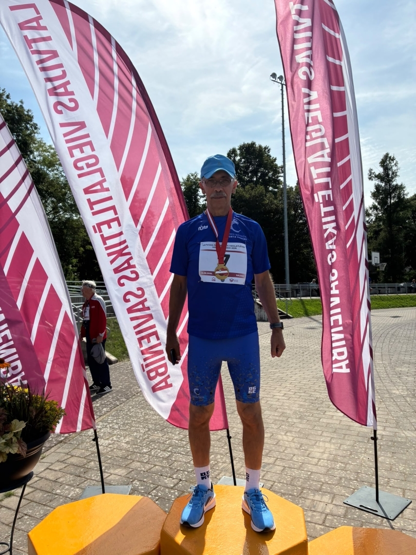 15. augustā Saldū notika 12. Latvijas čempionāts vieglatlētikā vecmeistariem, kurā piedalījās ap 200 vieglatlētikas veterānu no daudziem Latvijas novadiem un pilsētām, kā arī viesu sportisti no citām valstīm.  Ogres novadu Saldū šajās sacensībās pārstāvēja 20 vieglatlētikas vecmeistari – 7 dāmas un 13 kungi. Mūsu vecmeistari cīnījās ļoti slavējami un izcīnīja 35 medaļas – 19 zelta, 14 sudraba un 2 bronzas. Komandu vērtējumā Ogres novada komandai 1. vieta.
