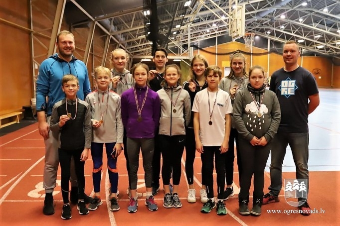 Ogres NSC jaunajiem vieglatlētiem 12 medaļas Limbažos