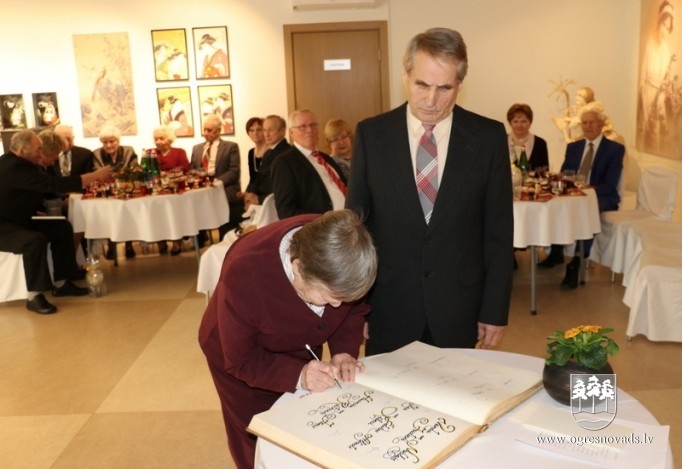 Pašvaldība sveic novada Dimanta un Zelta kāzu pārus