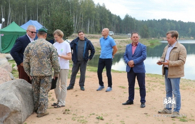 Skolēni dodas patriotiskā pārgājienā