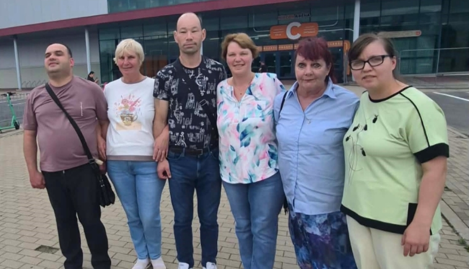 23. augustā un 30. augustā Ogres novada Sociālā dienesta klientiem bija iespēja būt kopā ar tūkstošiem līdzjutēju, atbalstīt Latvijas valstsvienību un izbaudīt lielo basketbola spēļu īpašo atmosfēru. 