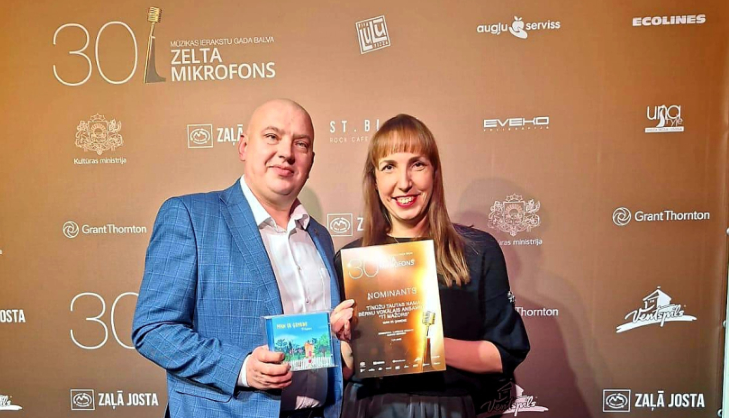 Zelta mikrofons