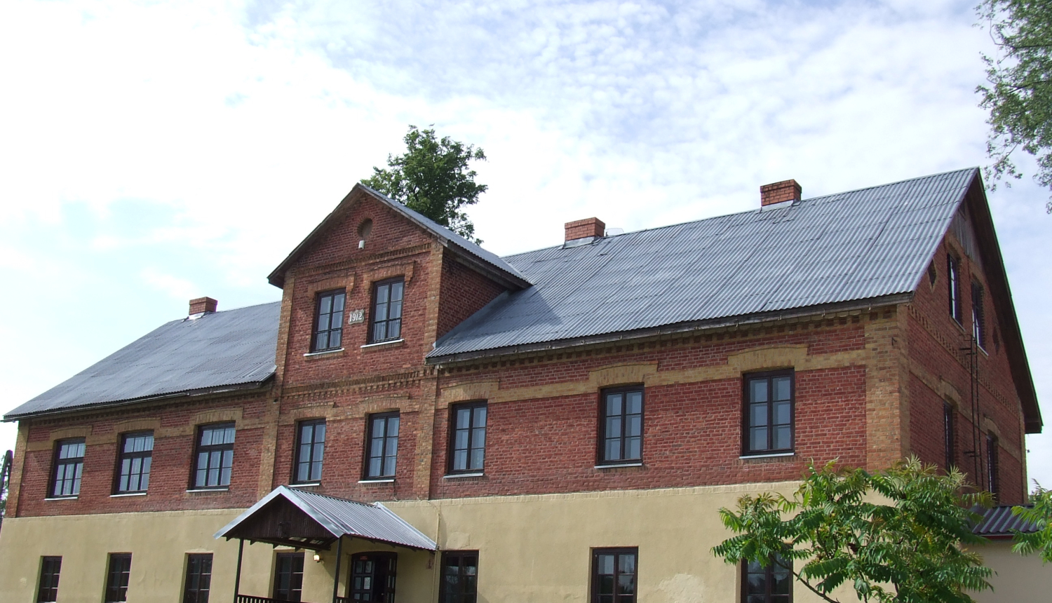 Krapes skolā tiks īstenotas vispārējās pirmsskolas un pamatizglītības programmas