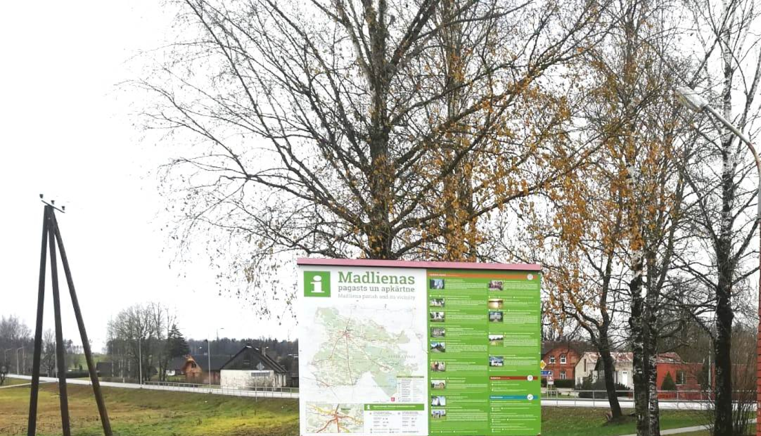 Madlienā uzstādīts jauns informatīvais stends