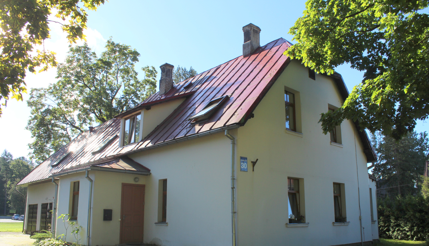 Vecāku izlolotā Ogres Baltā skola sākusi darbu