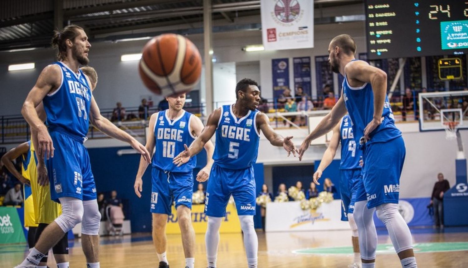 Basketbola kluba “Ogre” komanda sakauj ventspilniekus
