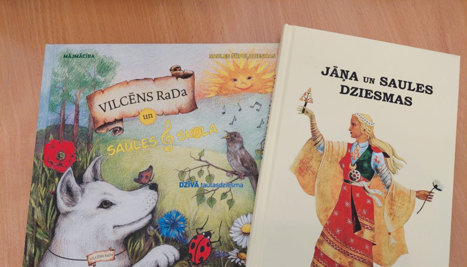 Jāņa un Saules dziesmas” un “Vilcēns RaDa un Saules muzikālā skola” mājmācības grāmatas