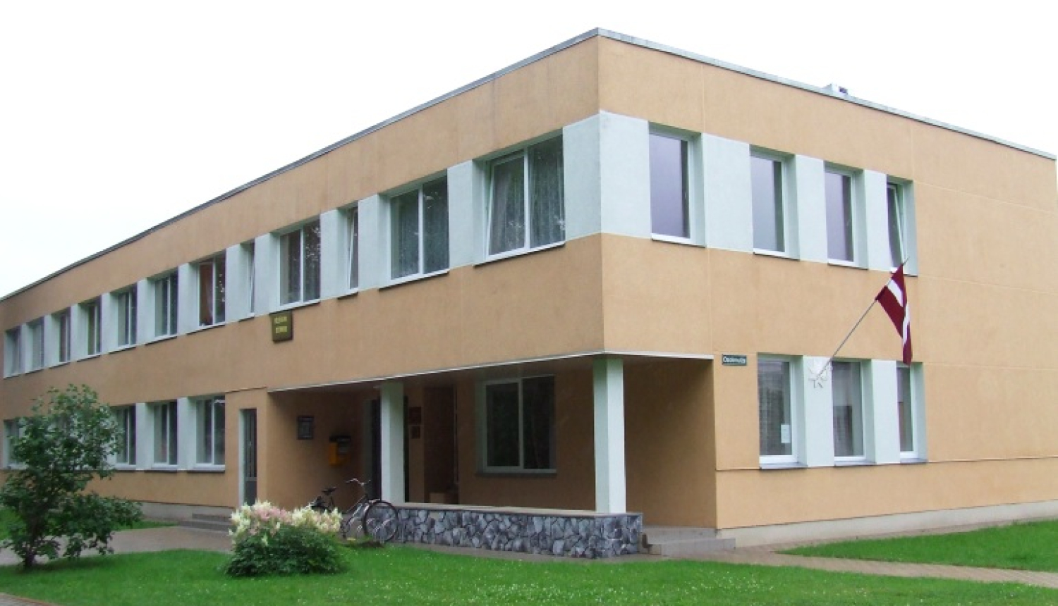 Lauberes pagasta bibliotēka aicina bibliotekāru