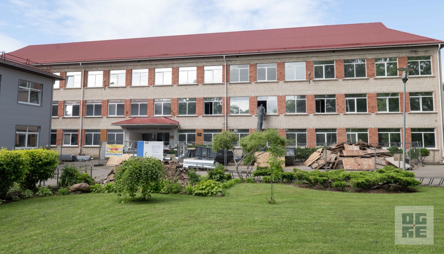 Edgara Kauliņa Lielvārdes vidusskolas ēka pārbūves darbu laikā