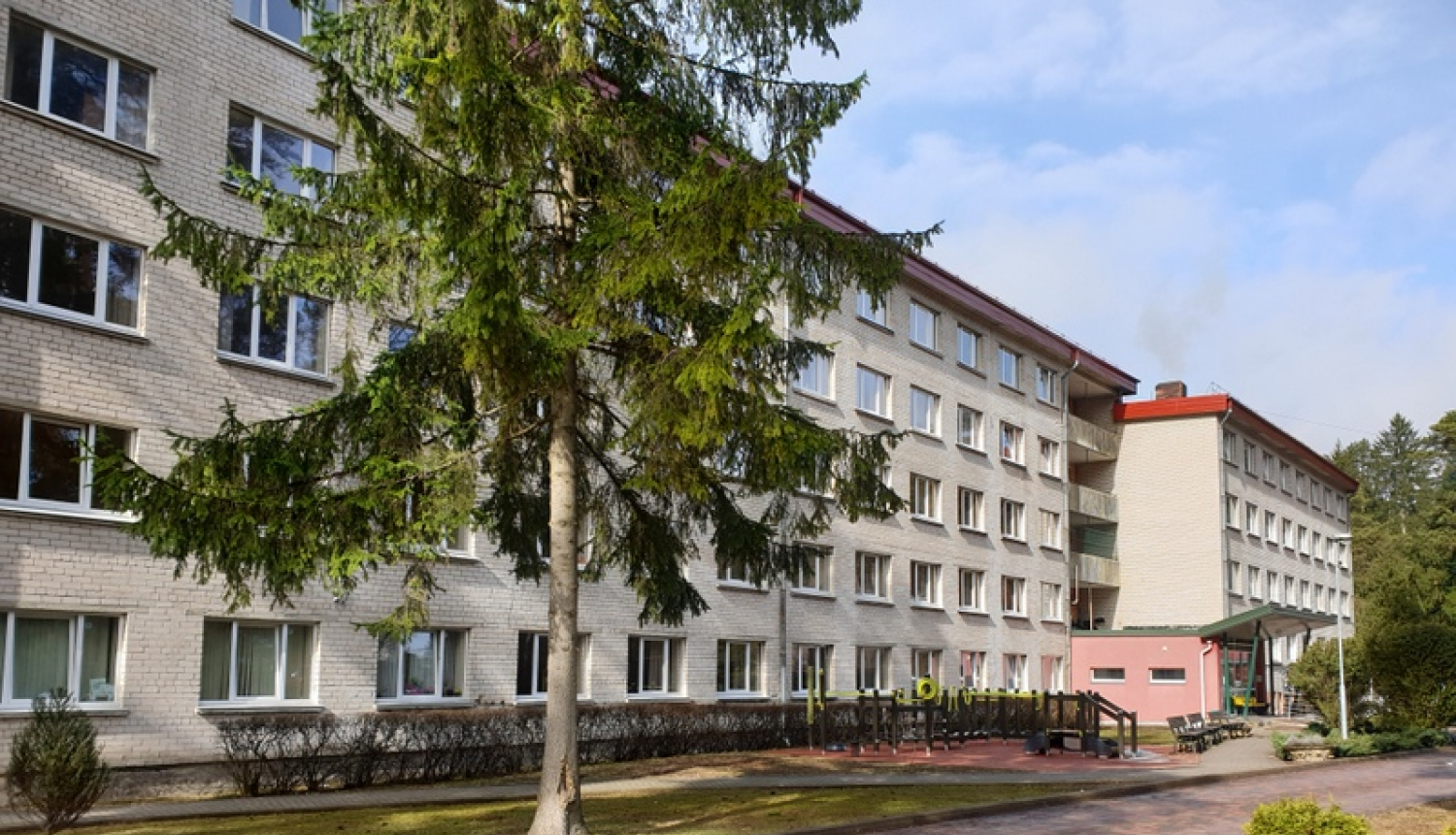 Aicina darbā sanitārus, aprūpētājus, māsu palīgus