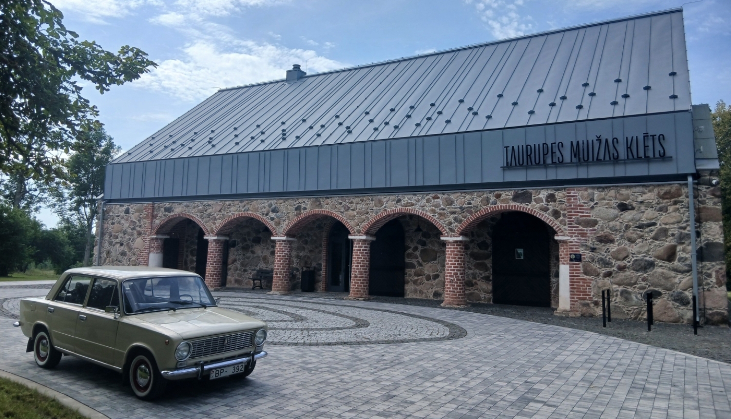 Iedzīvotāju rallijs “Iepazīsti Ogres novada uzņēmējus!”, kas divu nedēļas nogaļu laikā aicināja komandas doties pa Ogres novadu, viesoties pie vietējiem uzņēmējiem, iepazīt viņu radītos produktus un pakalpojumus un atklāt cilvēkus un stāstus, kas veido Ogres novada uzņēmējdarbības vidi.