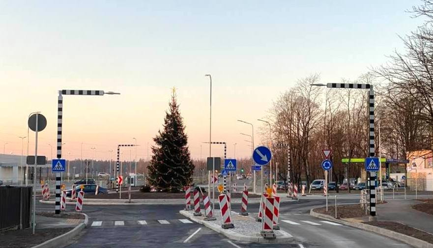 Satiksmei atvērts rotācijas aplis Kalna prospektā