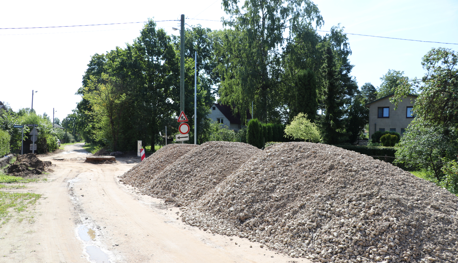 Pilsētā turpinās ielu un ietvju pārbūves darbi