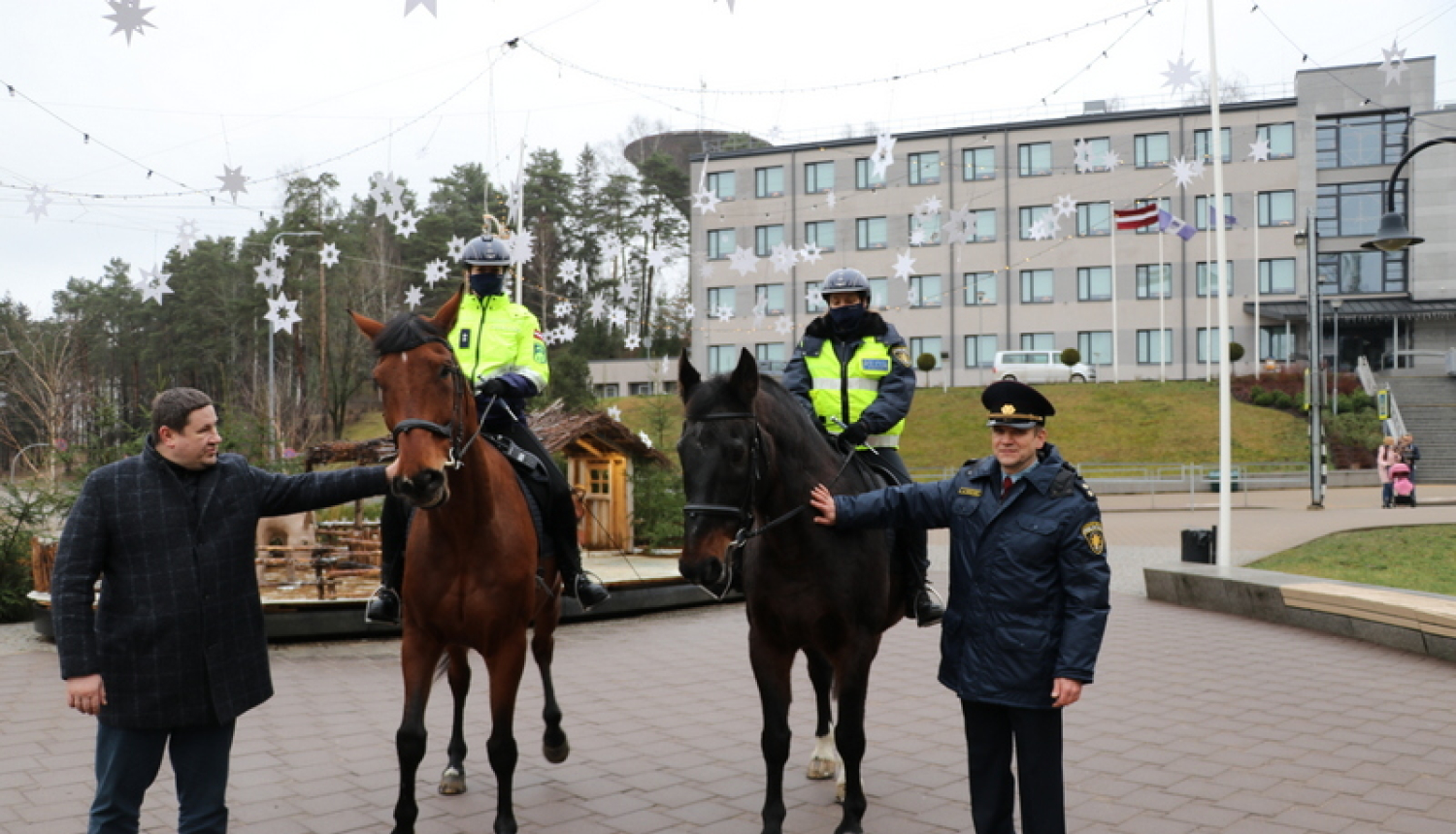 Ogres ielās – policijas zirgu patruļa