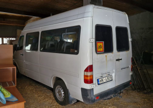 Transportlīdzekļa – autobusa Mercedes-Benz Sprinter 312, VRN HK4909 – izsole. Skats no sāna