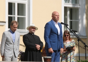 Suntaži svin 800 gadu jubileju