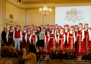 Pedagoģiskās izcilības apbalvojums kultūrizglītības jomā – Cimzes balva piešķirts Lielvārdes Mūzikas un mākslas skolas pedagoģei Baibai Kleperei.