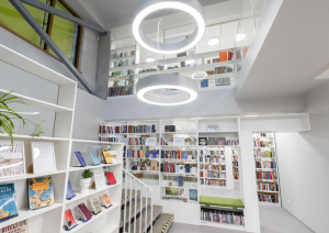 Ikšķiles pilsētas bibliotēka pusgadu pēc pārcelšanās uz jaunajām telpām Skolas ielā 4