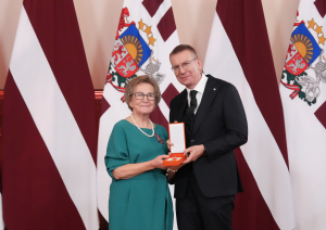 Latvijas Republikas proklamēšanas 107. gadadienā, 18. novembrī, Rīgas pilī notika valsts augstāko apbalvojumu – Triju Zvaigžņu ordeņa, Viestura ordeņa un Atzinības krusta – pasniegšanas svinīgā ceremonija, kuras laikā tika godināti arī vairāki Ogres novada iedzīvotāji. Velta Gobiņa