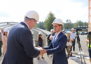 Pašvaldībai nodotas Pārogrē uzceltās elektronisko sistēmu ražošanas ēkas atslēgas