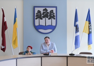 Ogres novada pašvaldībā viesojas Marjampoles aizstāvju atraitnes un bērni